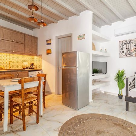 Elenitas Beach House In Ornos Екстериор снимка