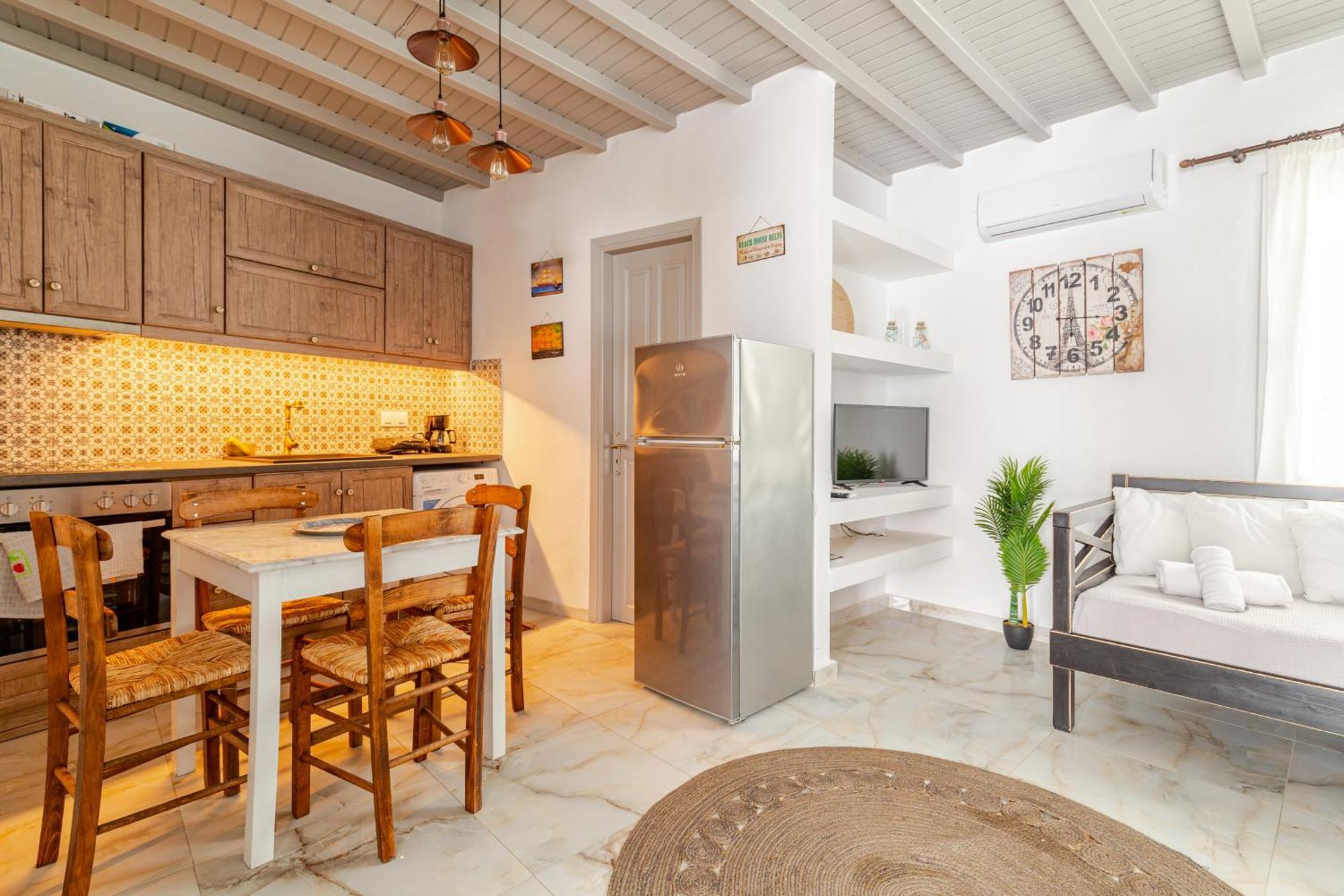 Elenitas Beach House In Ornos Екстериор снимка