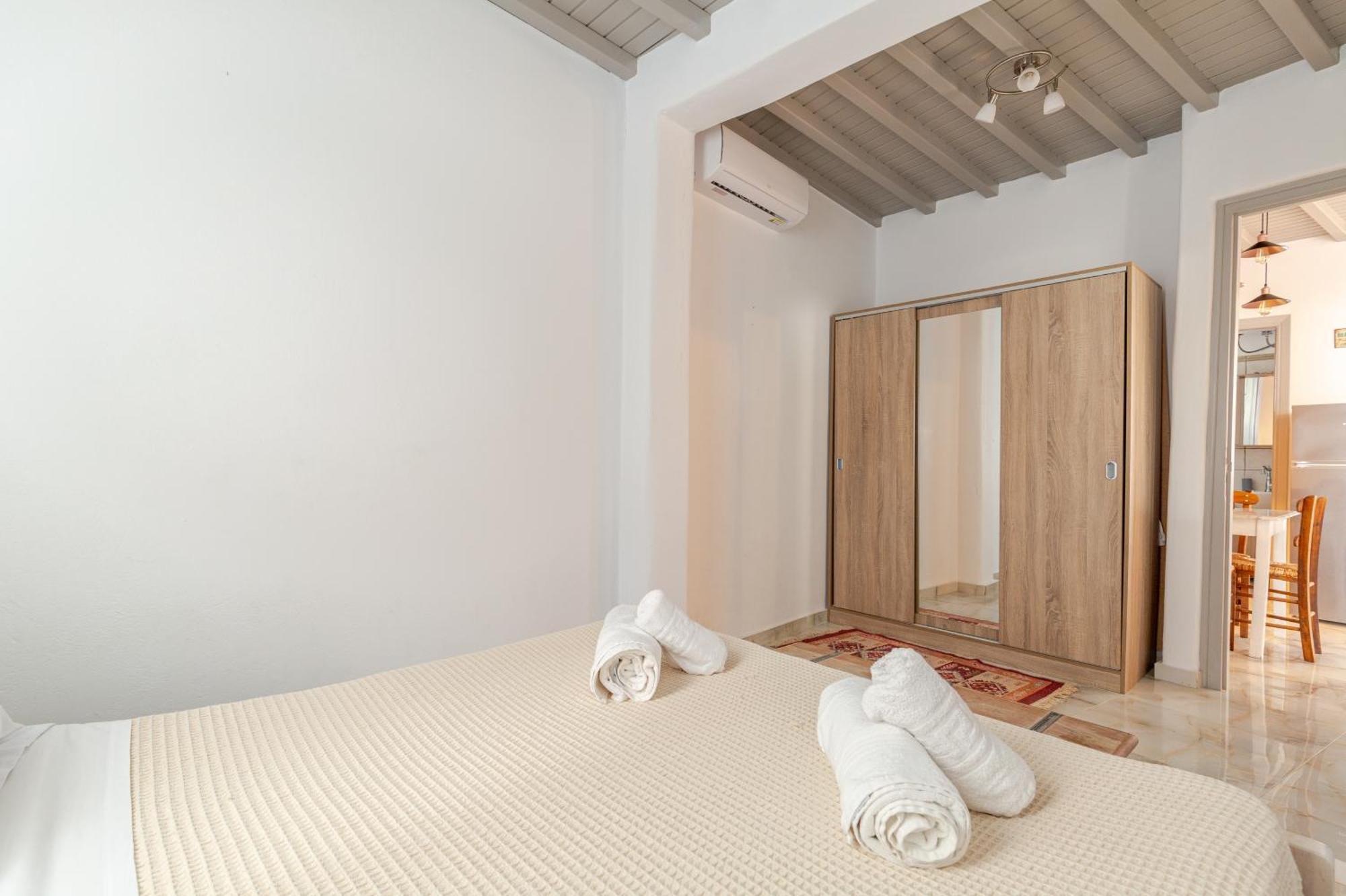 Elenitas Beach House In Ornos Екстериор снимка