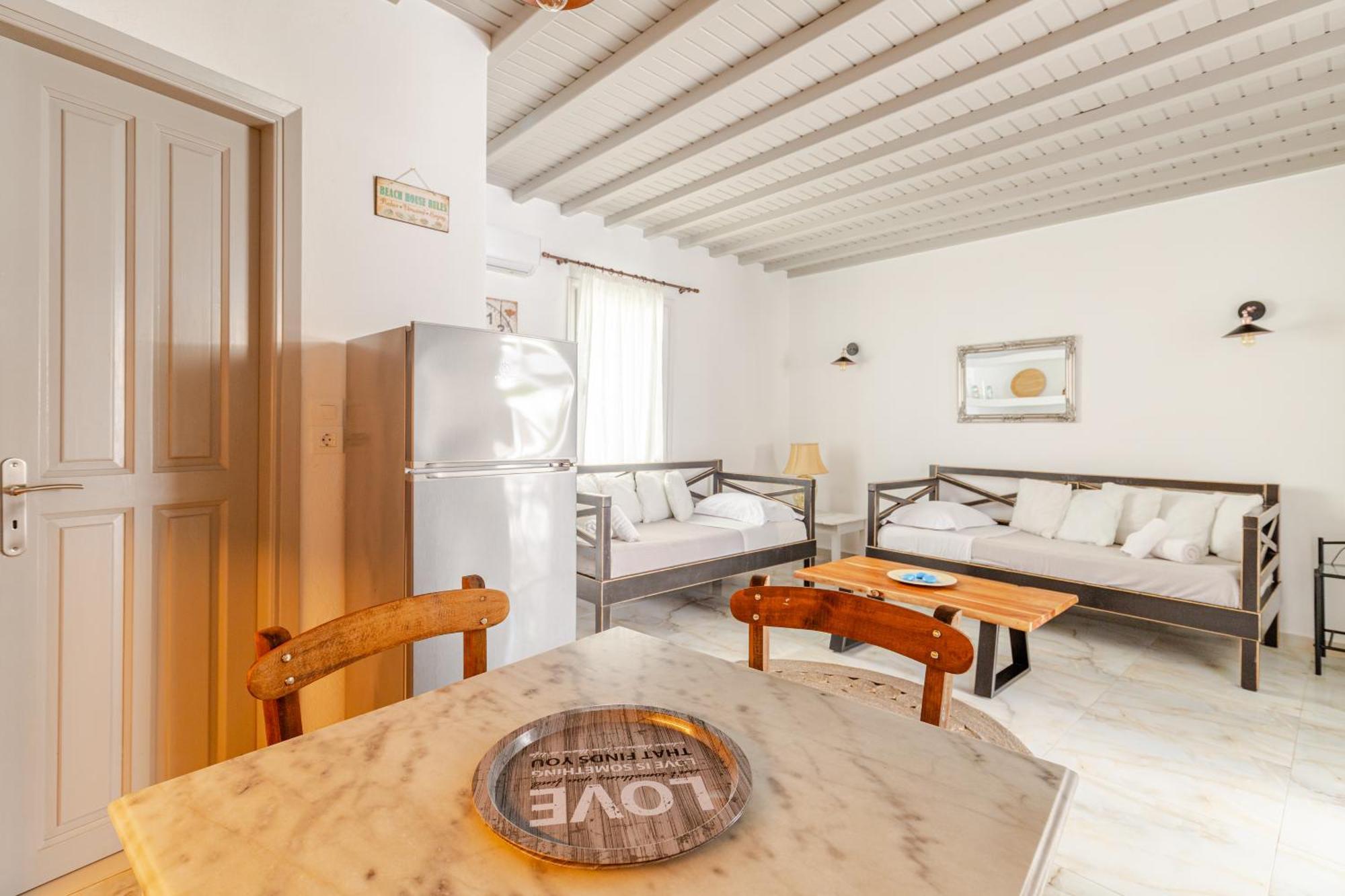 Elenitas Beach House In Ornos Екстериор снимка