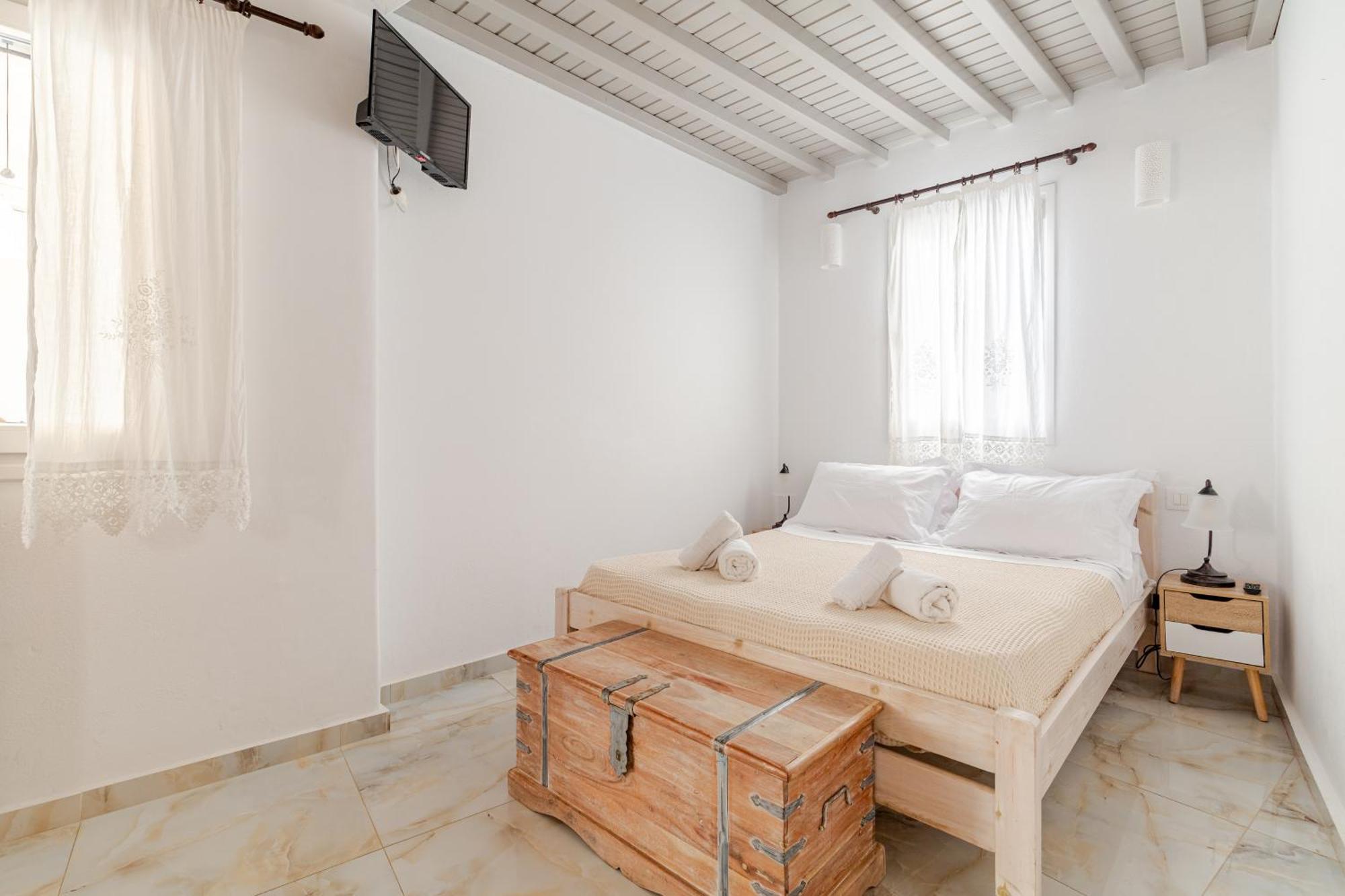 Elenitas Beach House In Ornos Екстериор снимка